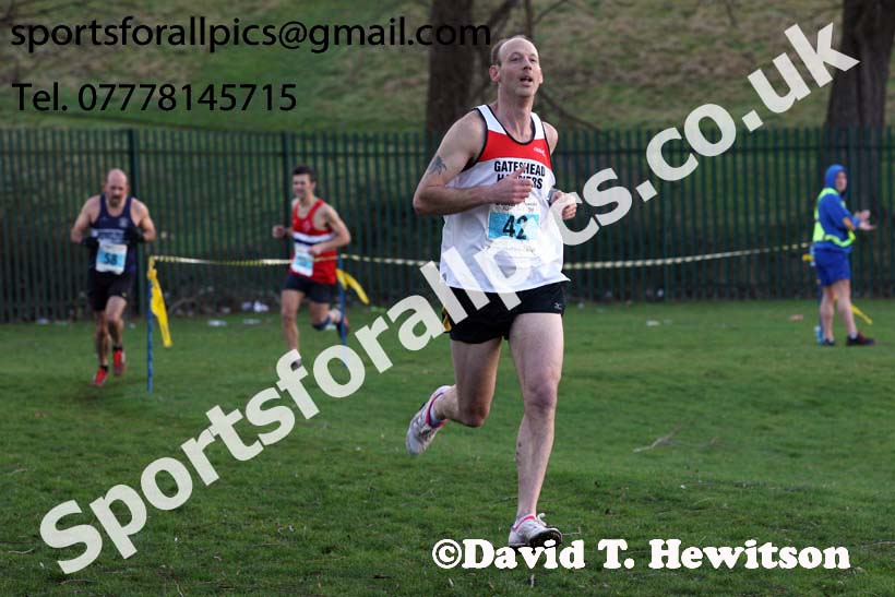 Mens veteran Cathedral Relays, Birtley. Photo:  David T. Hewitson/Sports for All Pics